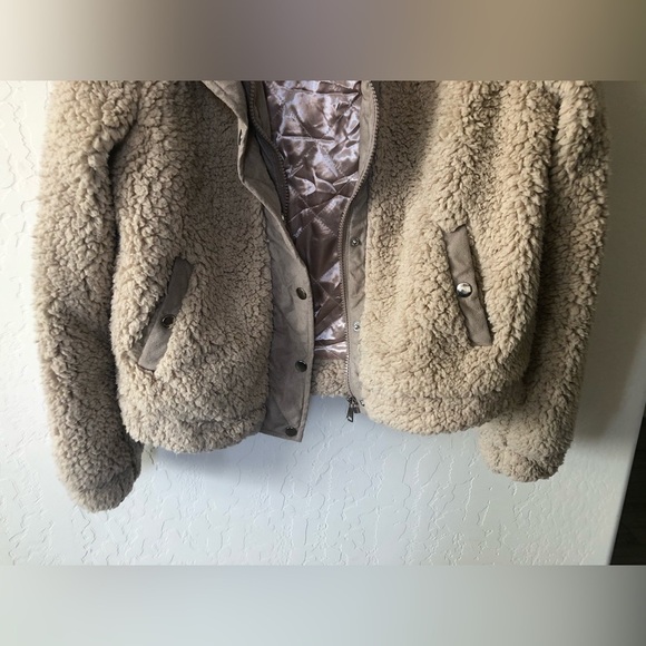 Kut from the Kloth|Tan Teddy jacket with front pockets•••Perfect for fall/winter - Picture 3 of 15